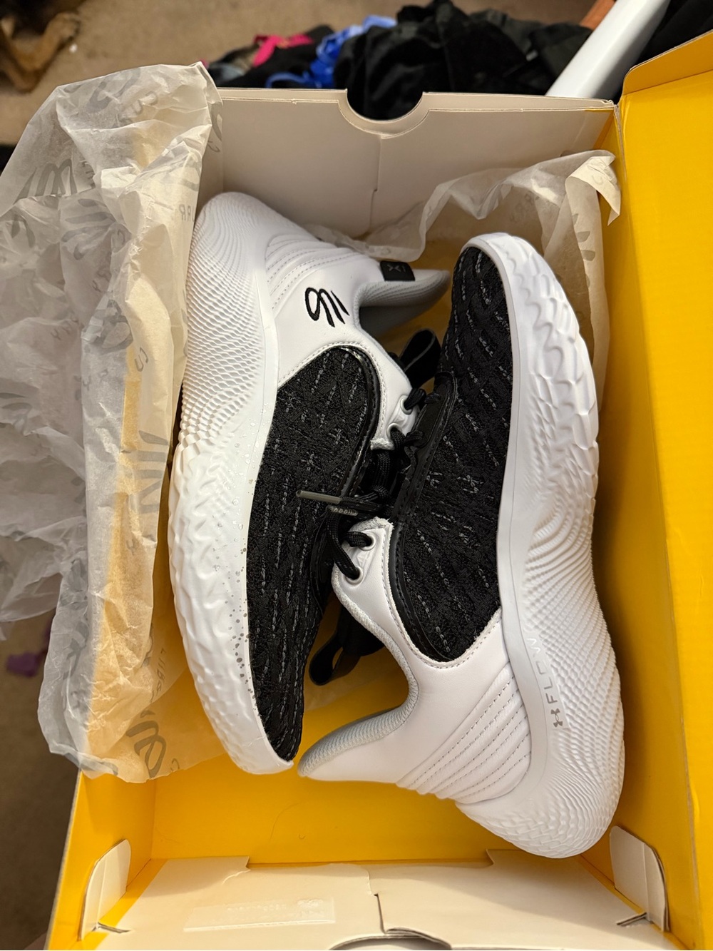 Under Armour Team Curry W7 M5 White with Black Label sneakers
